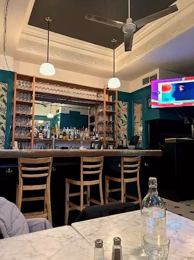 Le bar du Platana